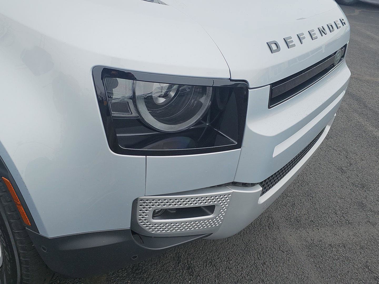 Used 2023 Land Rover Defender 130 SE image 37