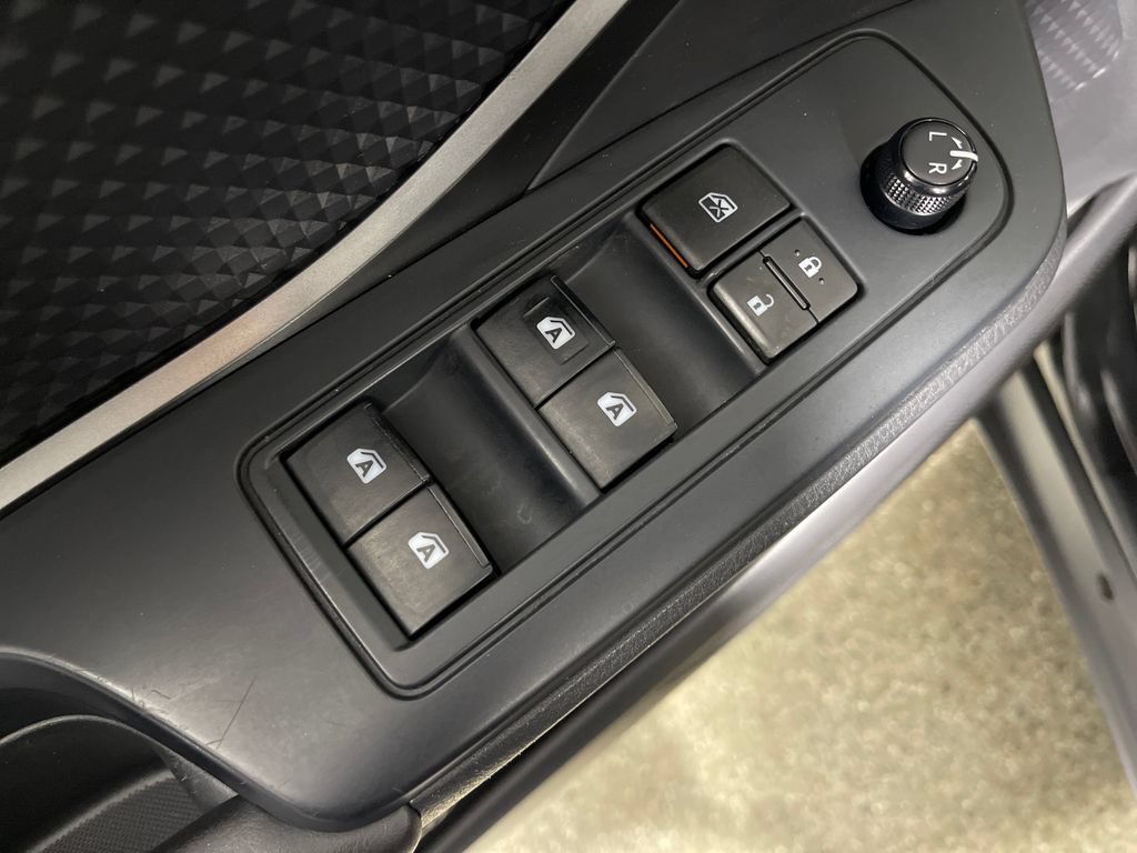 Used 2019 Toyota C-HR LE FWD image 18