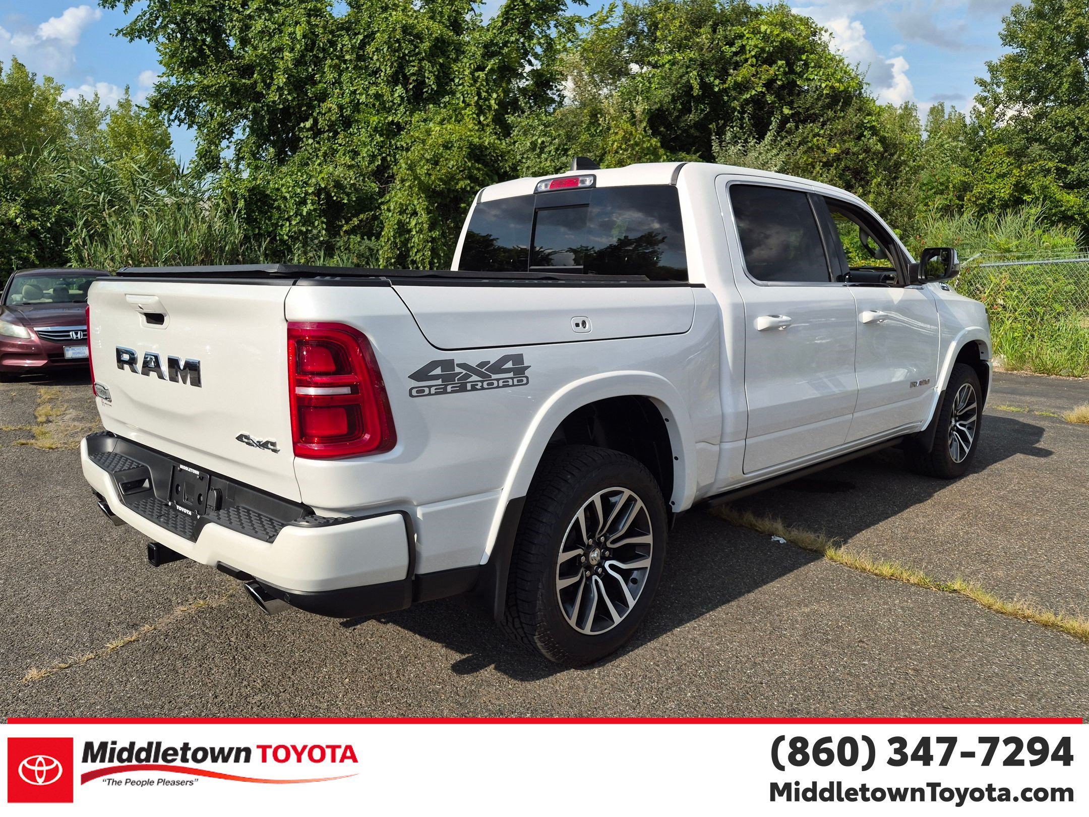Used 2025 RAM 1500 Limited w/ Off Road Group AWD/4WD image 3