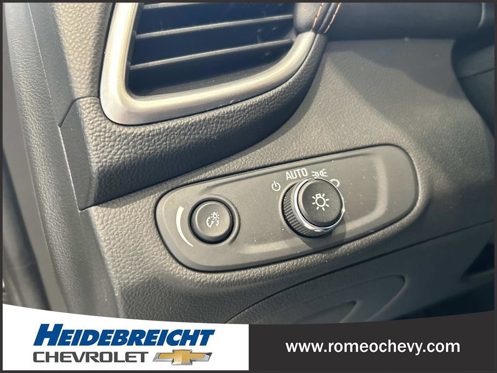 Used 2022 Chevrolet Trax LT w/ LT Convenience Package image 28