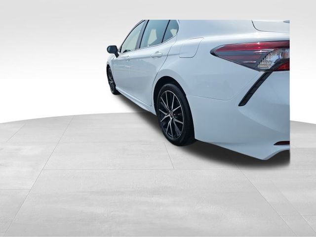 Used 2024 Toyota Camry SE image 12
