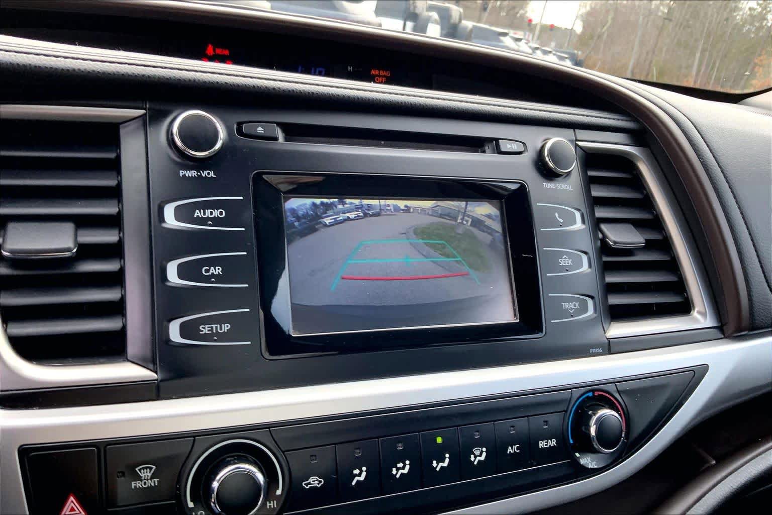Used 2018 Toyota Highlander LE AWD/4WD image 28