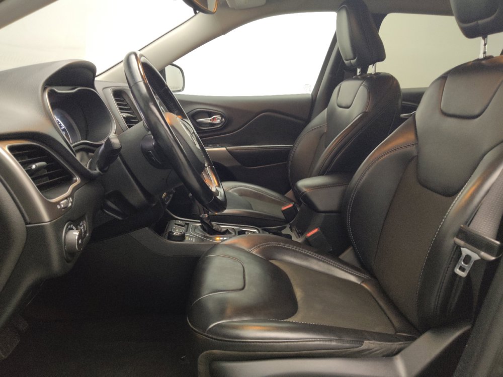 Used 2021 Jeep Cherokee Latitude Plus AWD/4WD image 17