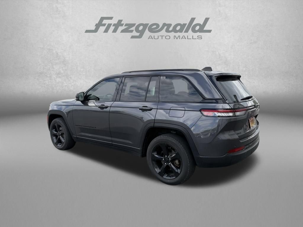 Used 2024 Jeep Grand Cherokee Altitude AWD/4WD image 5