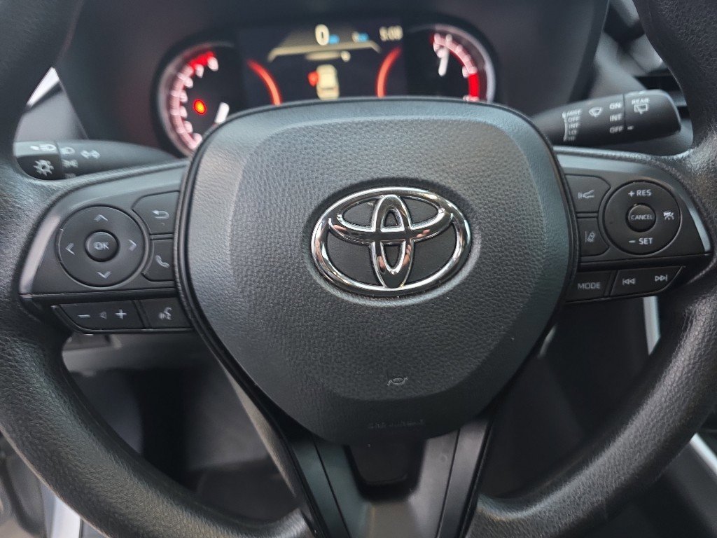 Used 2023 Toyota RAV4 LE image 17