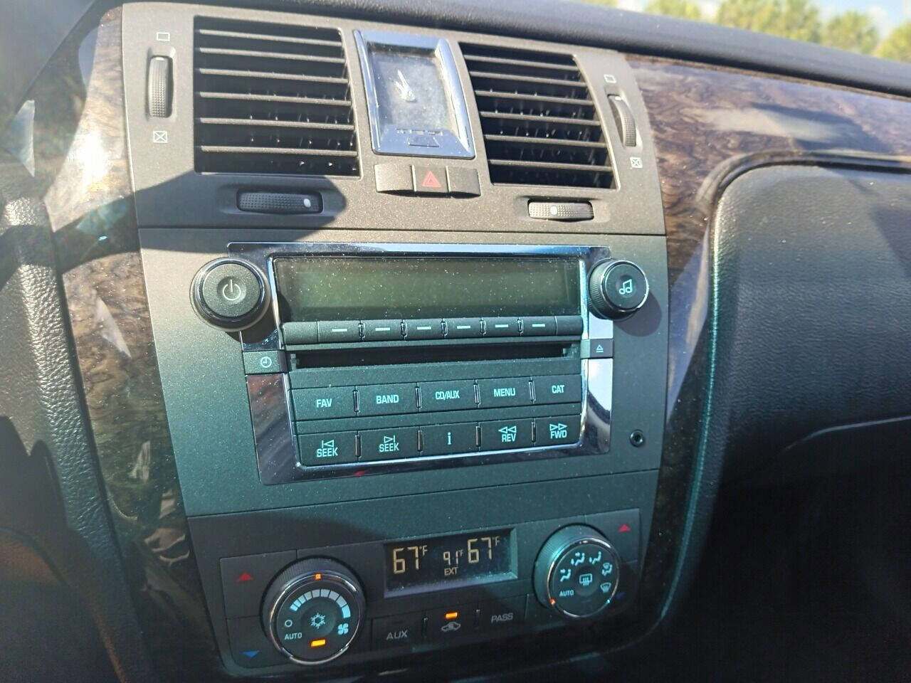 Used 2011 Cadillac DTS Limousine image 7