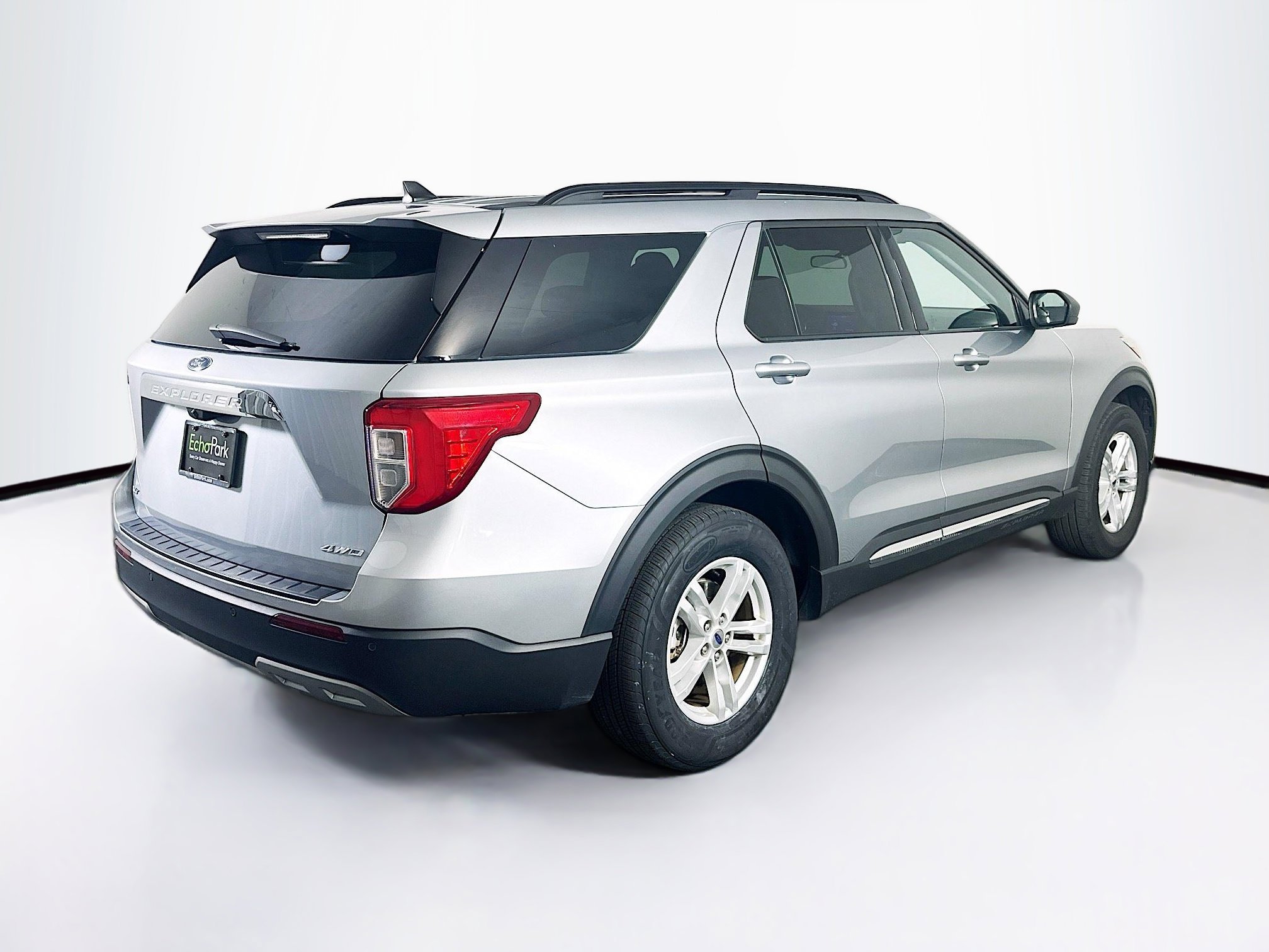 Used 2024 Ford Explorer XLT w/ Equipment Group 202A image 9