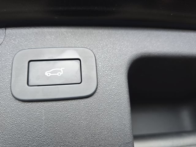 Used 2025 Land Rover Discovery Sport S AWD/4WD image 16