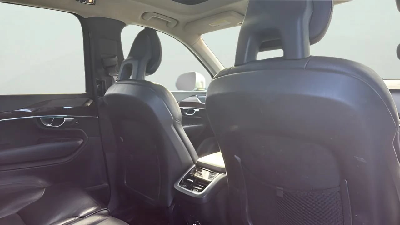 Used 2016 Volvo XC90 T6 Momentum w/ Momentum Plus Package AWD/4WD image 10