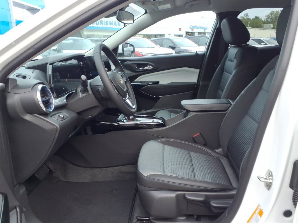 New 2026 Chevrolet Trax LT w/ LT Convenience Package FWD image 11