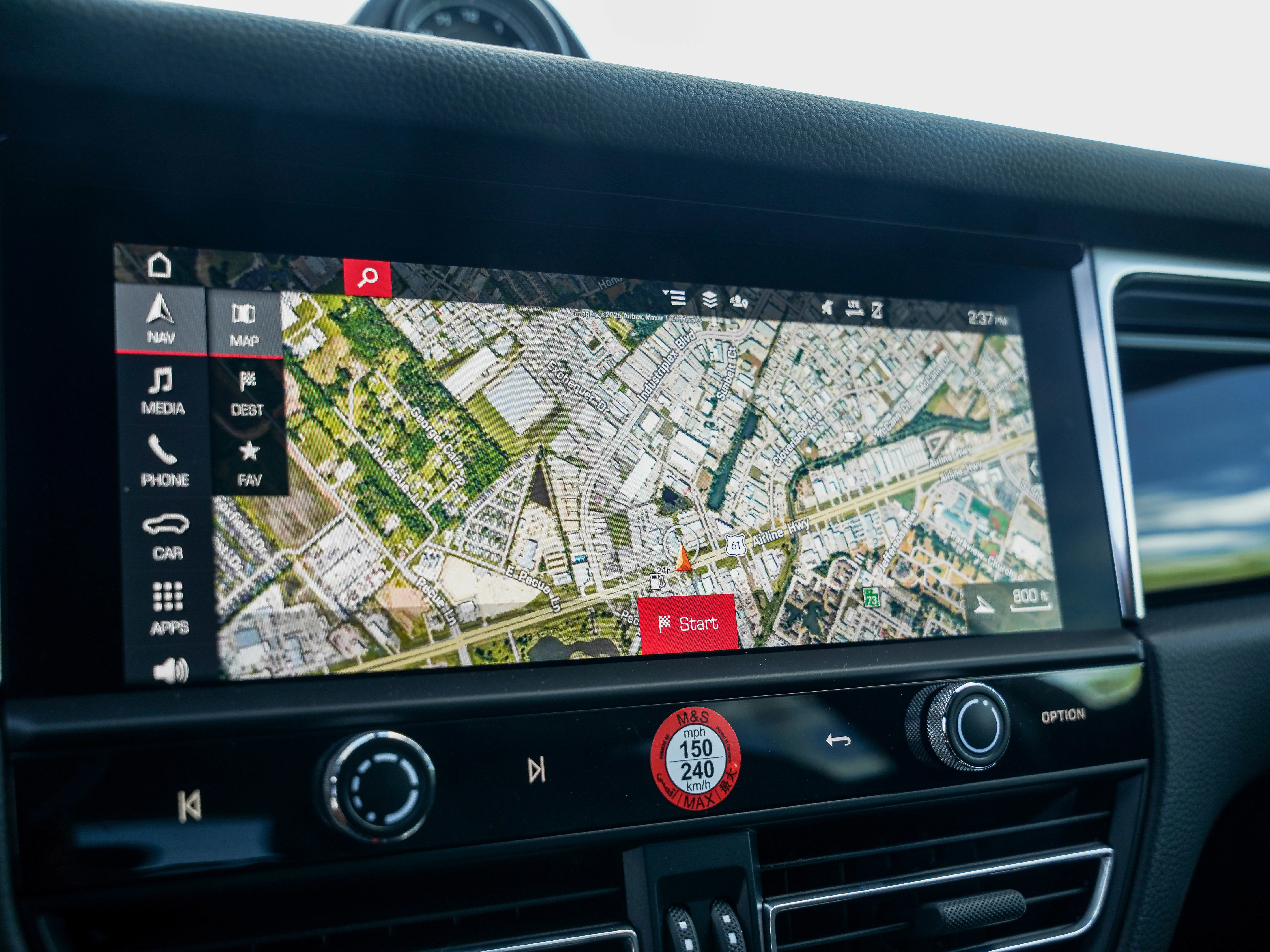 Certified 2025 Porsche Macan image 20