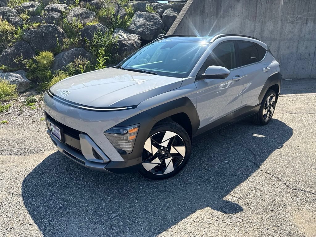 Certified 2025 Hyundai Kona Limited AWD/4WD image 2