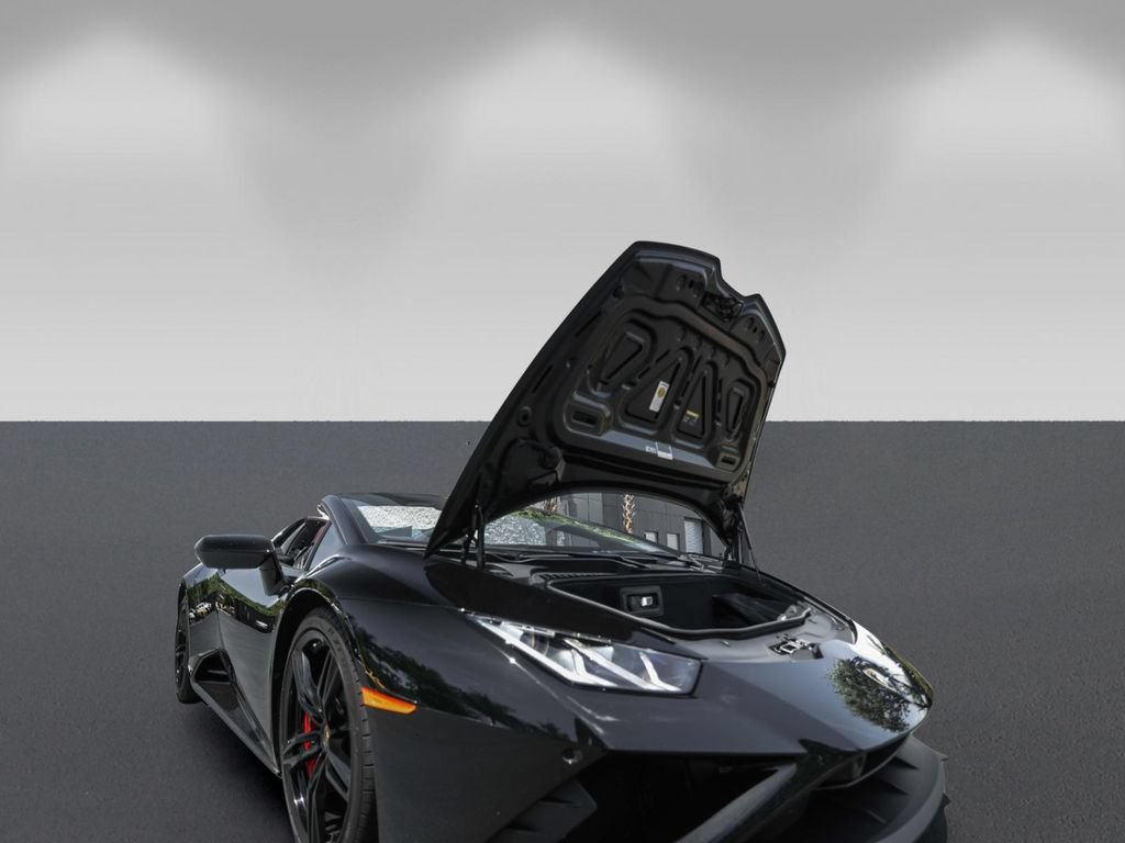 Used 2020 Lamborghini Huracan EVO RWD image 27
