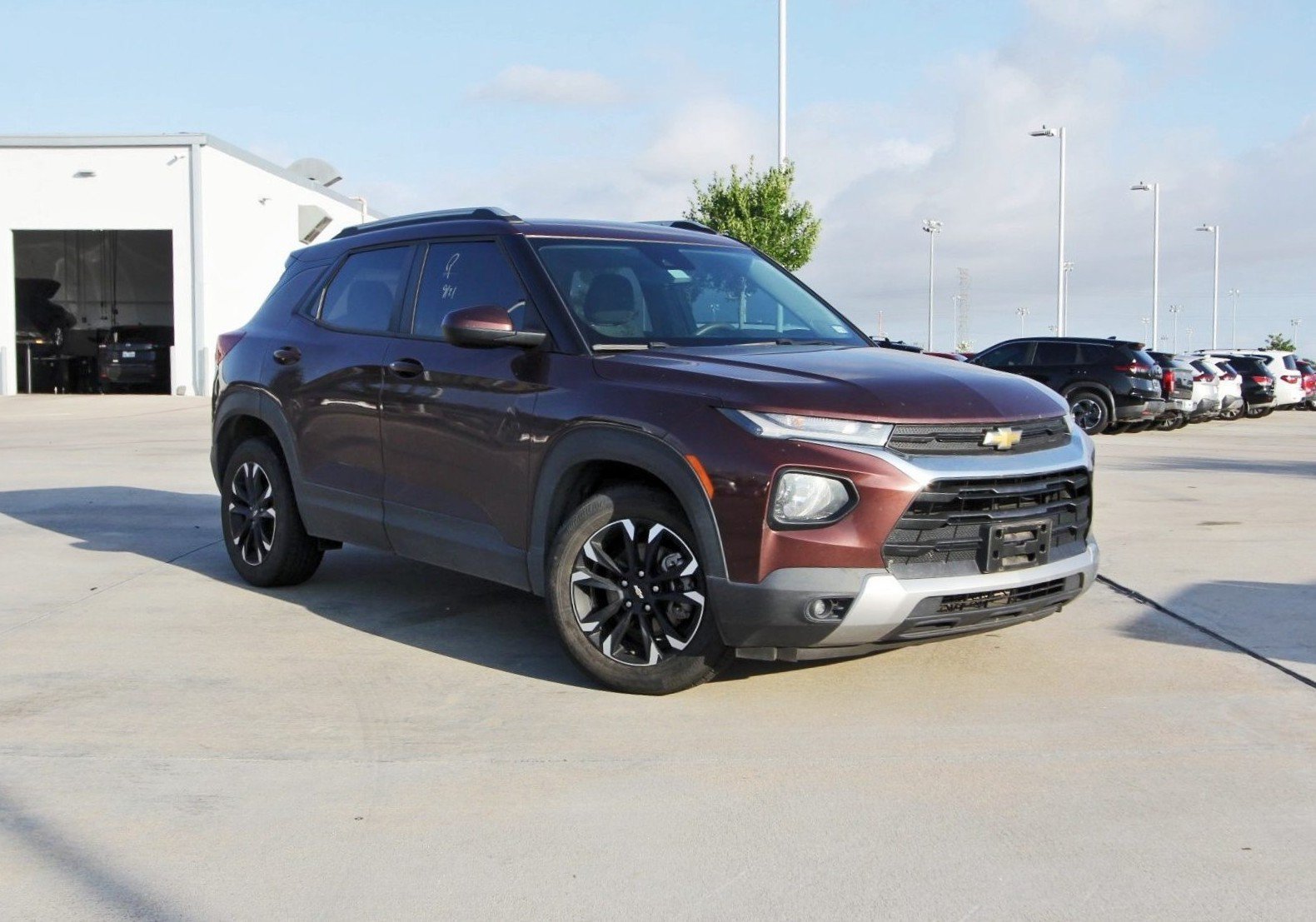 Used 2022 Chevrolet TrailBlazer LT FWD image 1