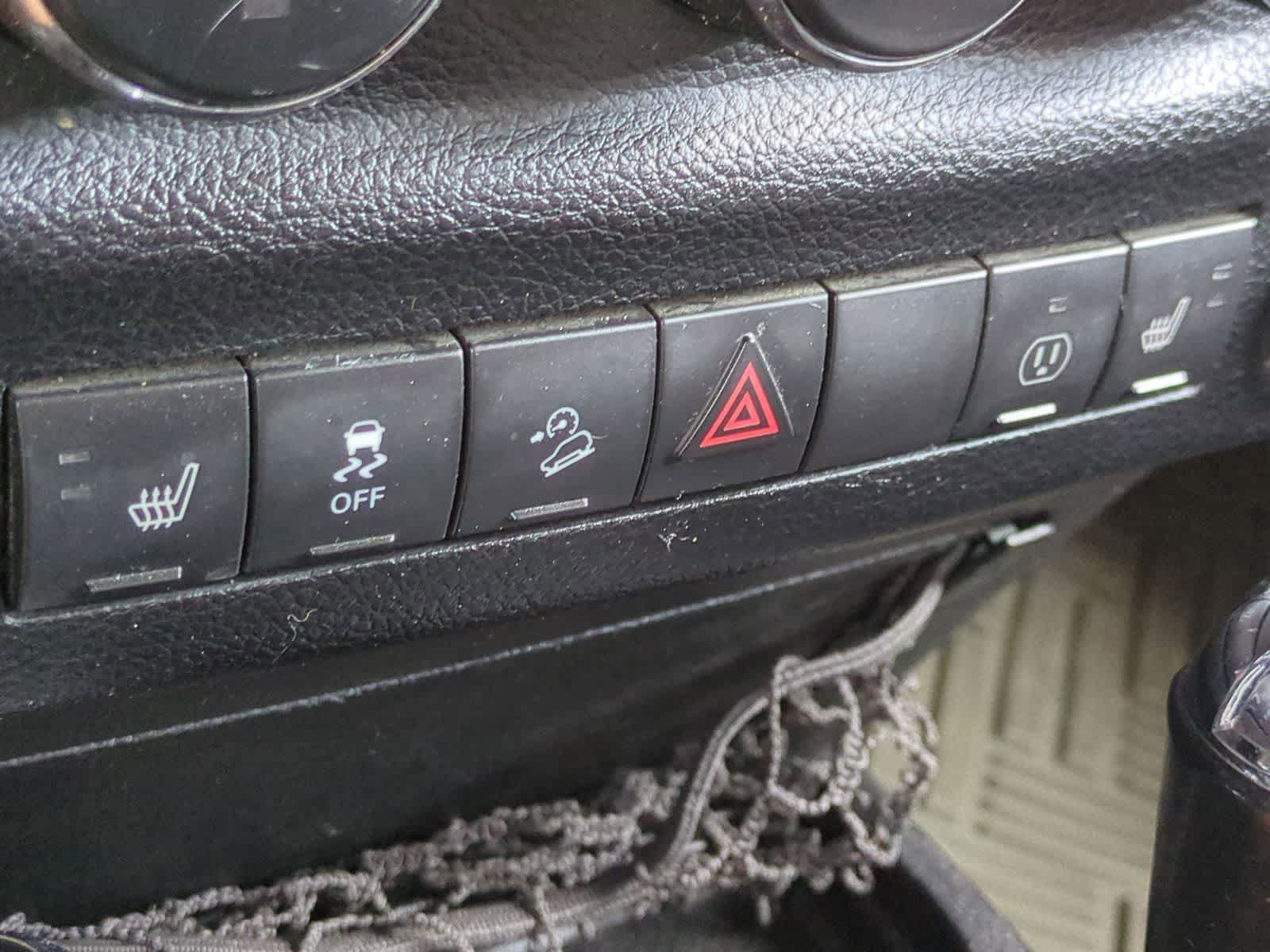 Used 2014 Jeep Wrangler Unlimited Sahara w/ Dual Top Group AWD/4WD image 29
