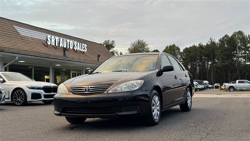 Used 2005 Toyota Camry LE FWD image 2