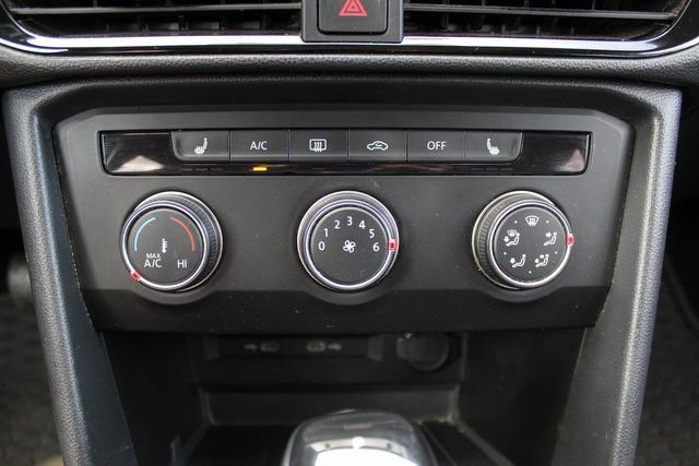 Used 2022 Volkswagen Taos SE w/ Panoramic Sunroof Package image 14