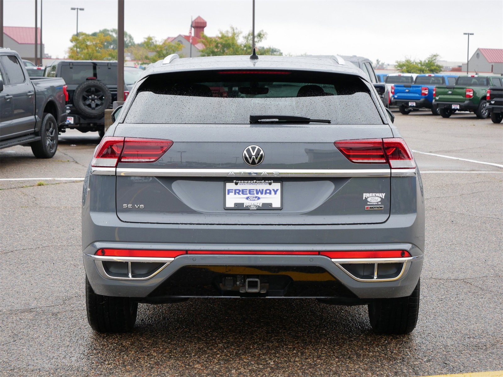 Used 2021 Volkswagen Atlas Cross Sport SE w/ Panoramic Sunroof Package image 4