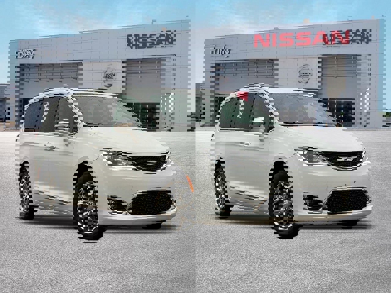 Used 2018 Chrysler Pacifica Limited image 1