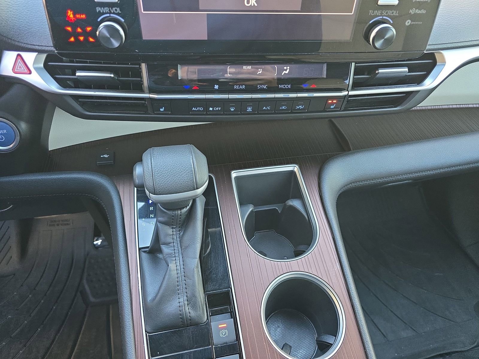 Used 2022 Toyota Sienna XLE image 31