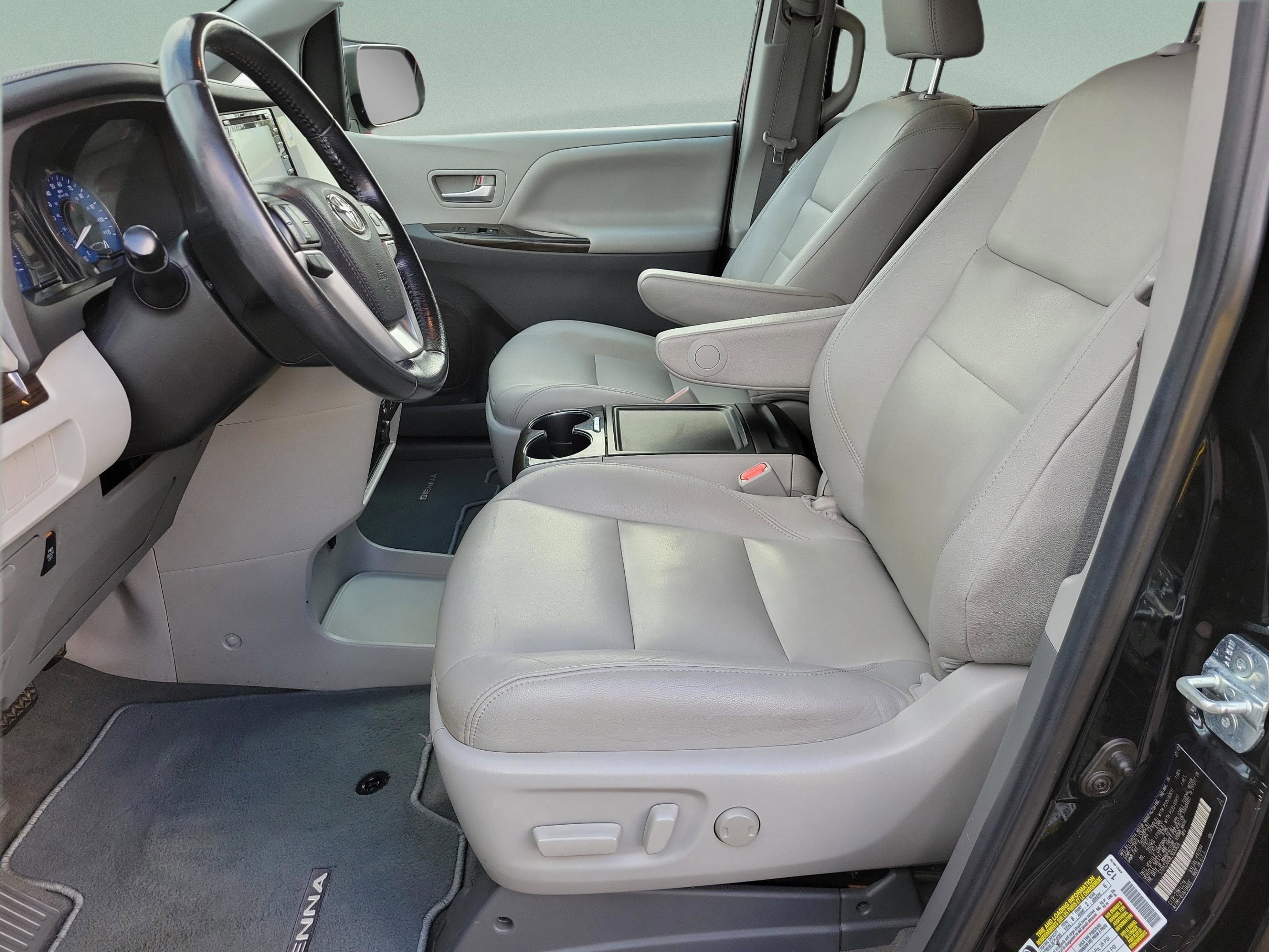 Used 2020 Toyota Sienna XLE image 14