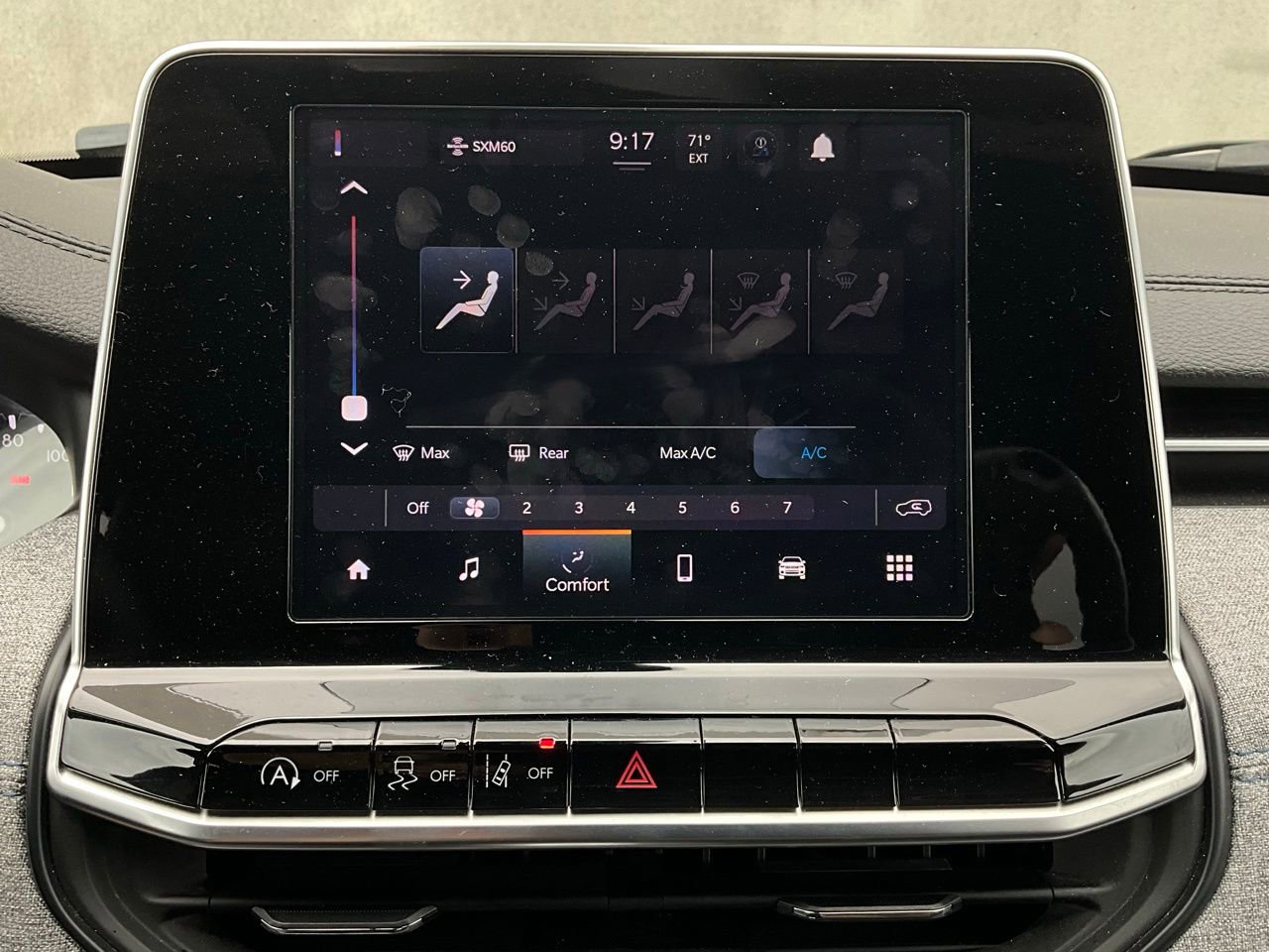 Used 2025 Jeep Compass Latitude image 30