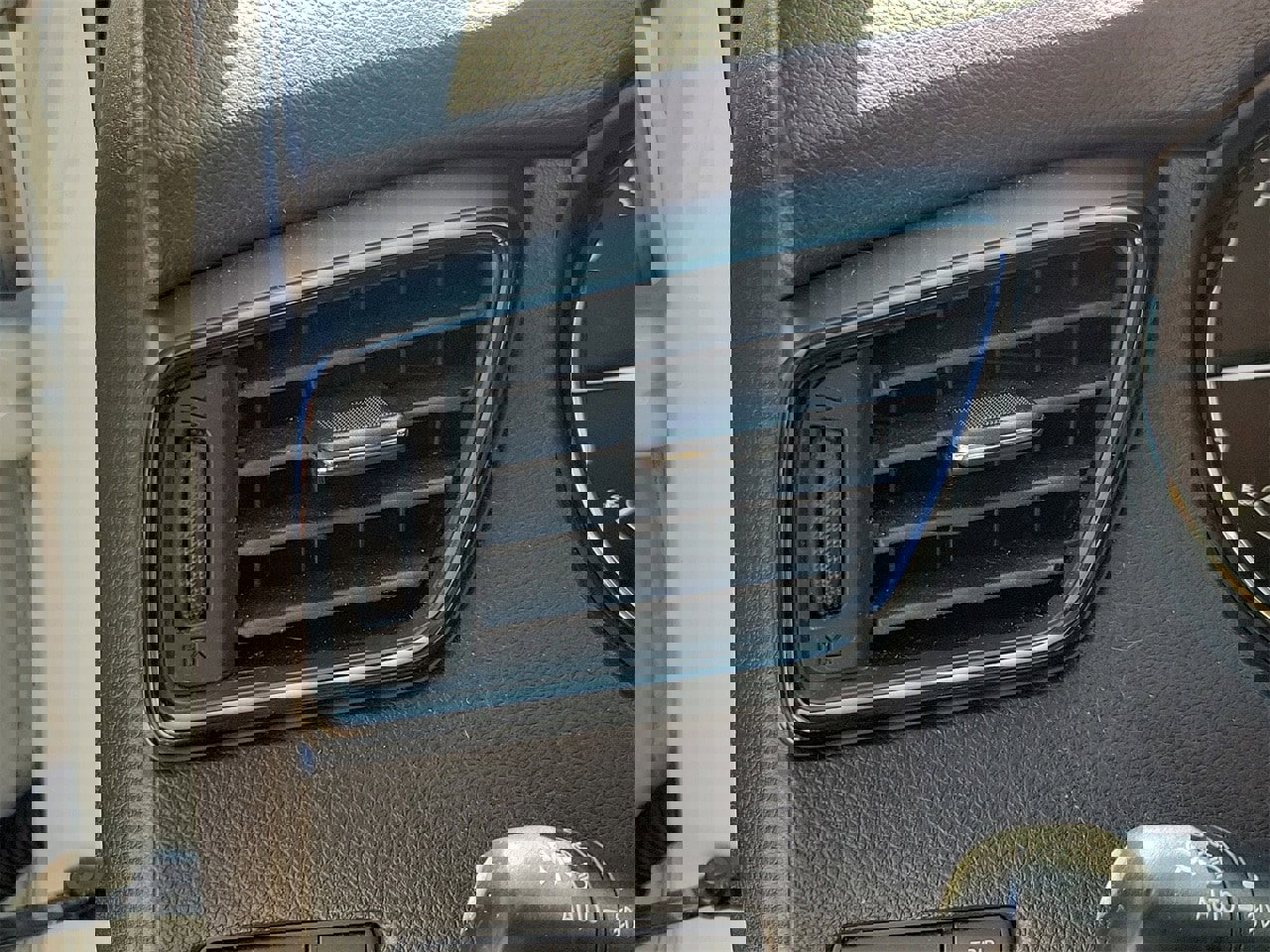 Used 2017 Nissan Rogue SL image 32