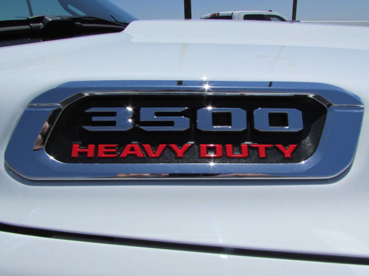 Used 2024 RAM 3500 SLT AWD/4WD image 15
