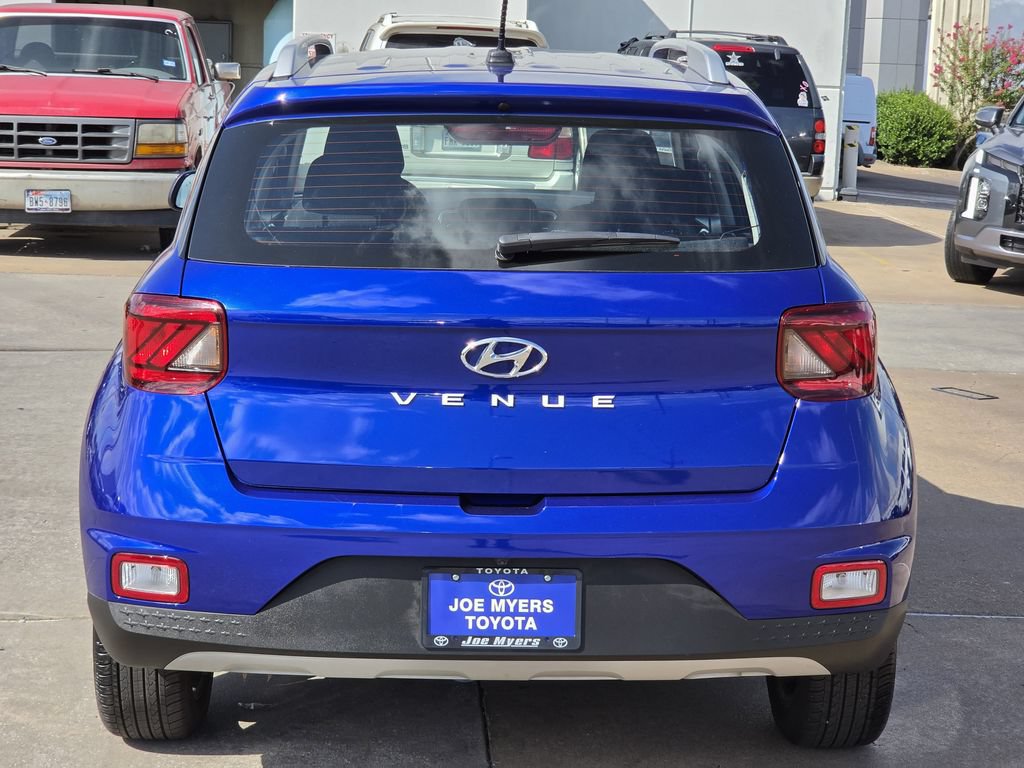 Used 2026 Hyundai Venue SEL FWD image 8