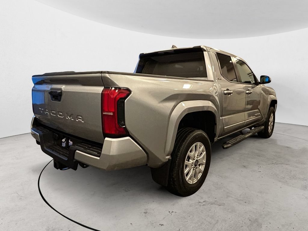 Used 2024 Toyota Tacoma SR5 AWD/4WD image 5