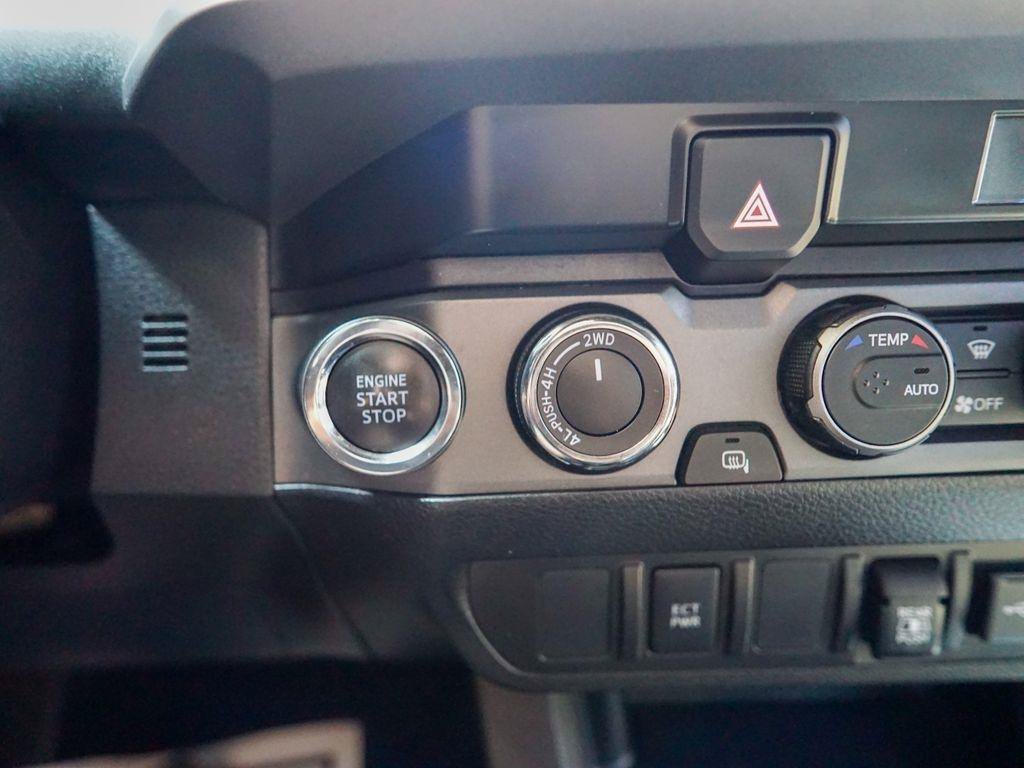 Used 2022 Toyota Tacoma TRD Off-Road AWD/4WD image 21
