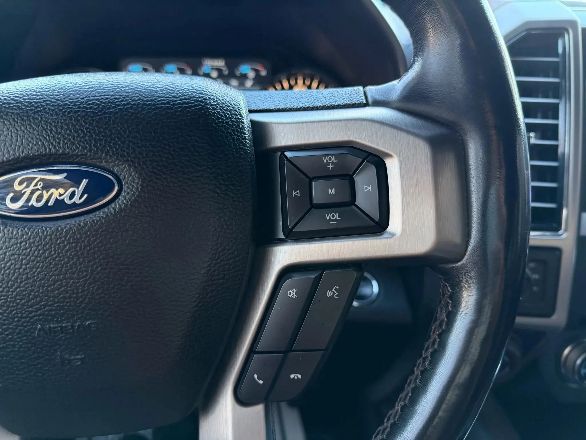 Used 2018 Ford F150 Platinum w/ Trailer Tow Package AWD/4WD image 29