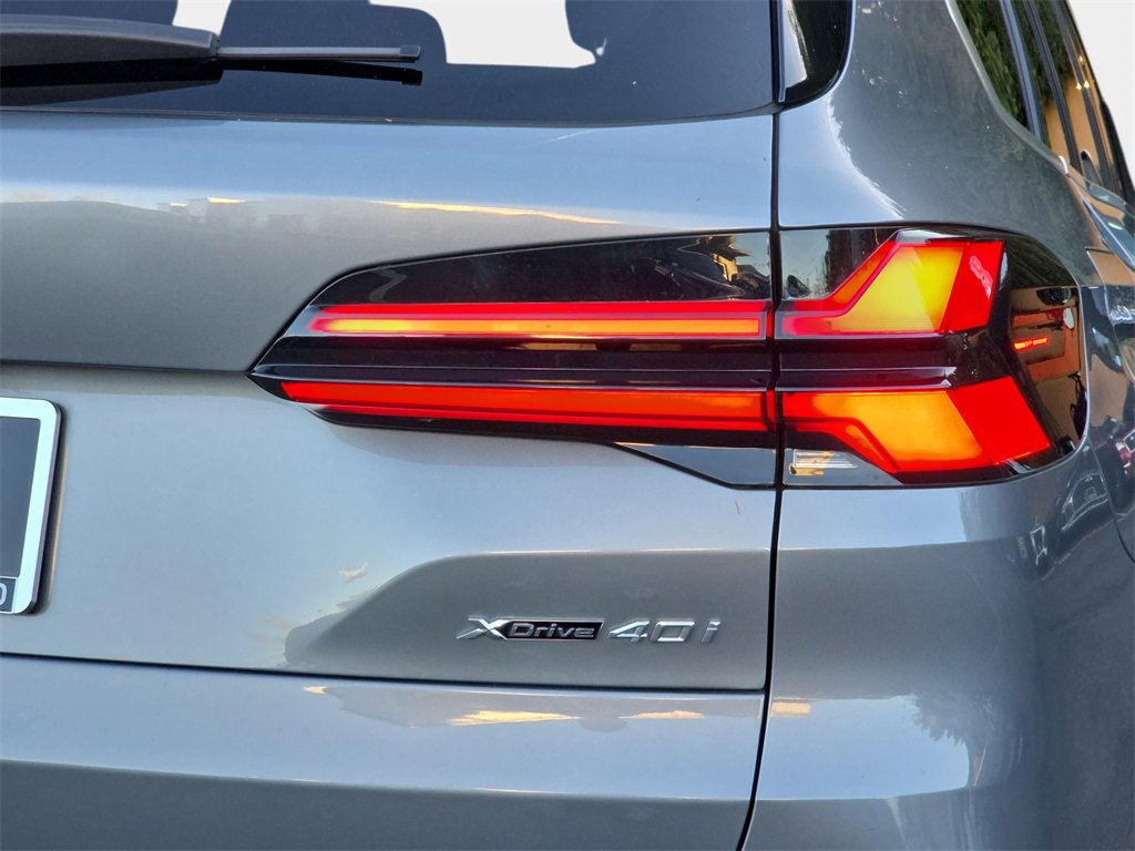 Used 2025 BMW X5 xDrive40i w/ Climate Comfort Package image 39