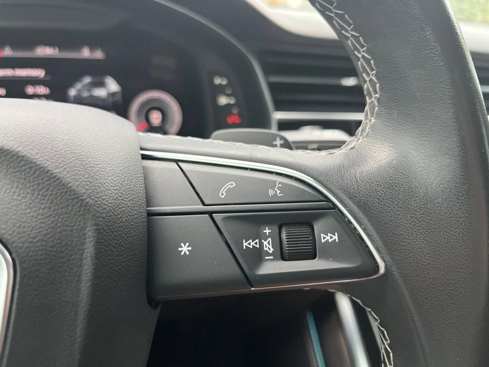 Used 2023 Audi Q8 Premium Plus w/ Premium Plus Package AWD/4WD image 16