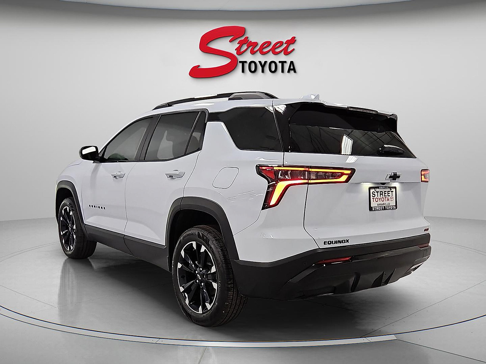 Used 2026 Chevrolet Equinox RS FWD image 2