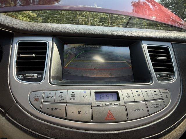 Used 2013 Hyundai Genesis 3.8 w/ Premium Pkg RWD image 32