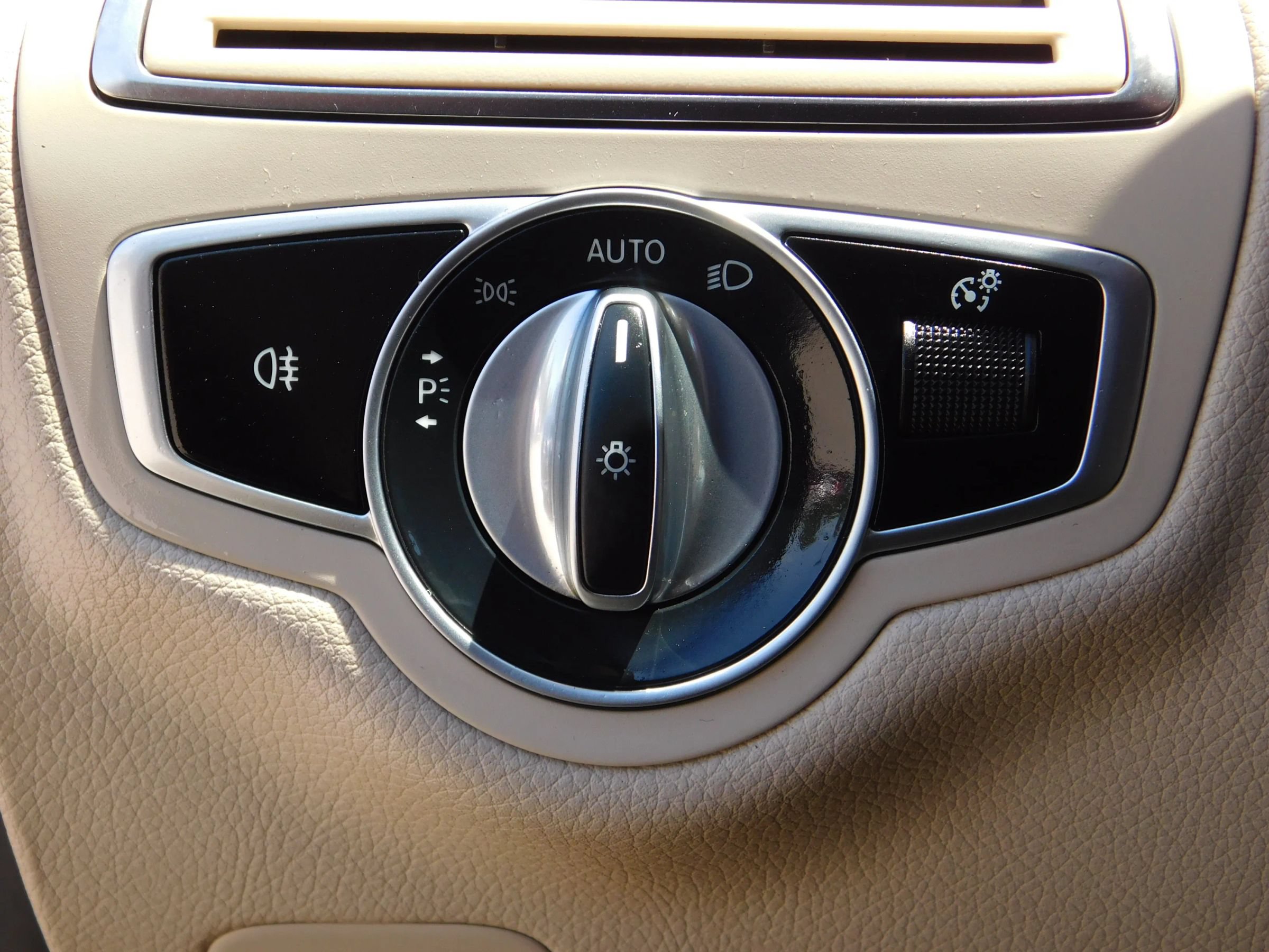 Used 2020 Mercedes-Benz C 300 4MATIC Sedan image 27