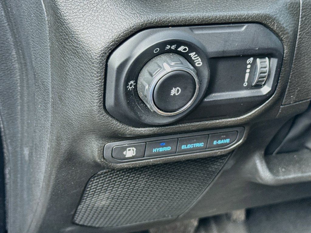 Certified 2023 Jeep Wrangler Unlimited Sahara w/ Cold Weather Group AWD/4WD image 11