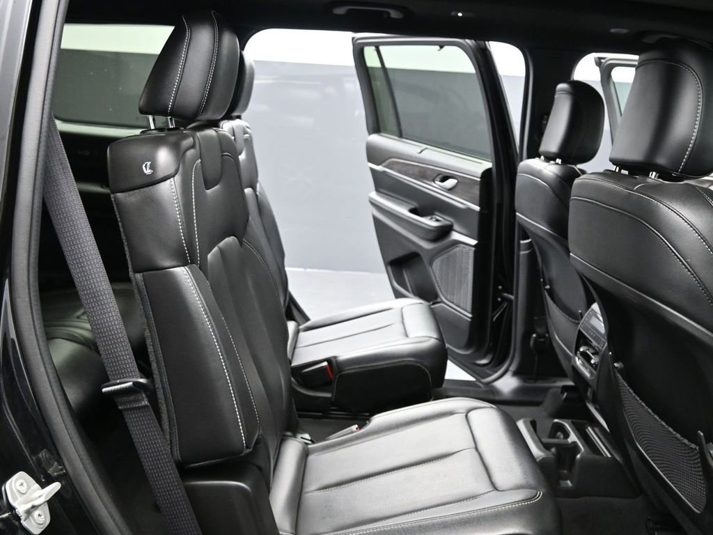 Used 2024 Jeep Grand Cherokee L Limited w/ Luxury Tech Group II image 13