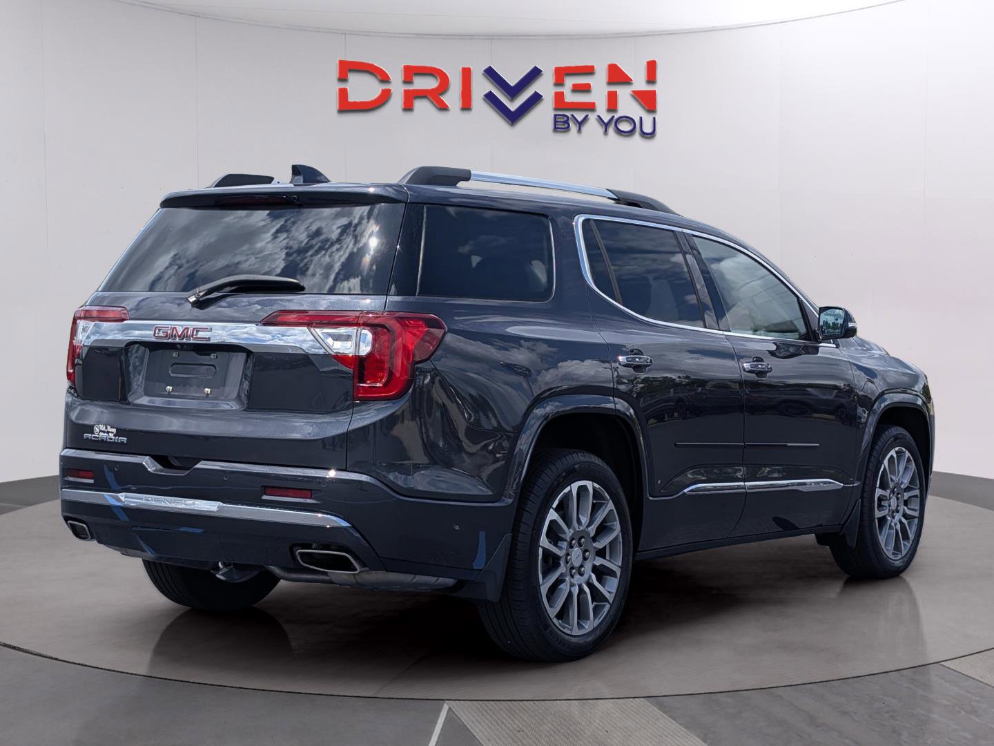 Used 2023 GMC Acadia Denali w/ Denali Ultimate Package FWD image 5