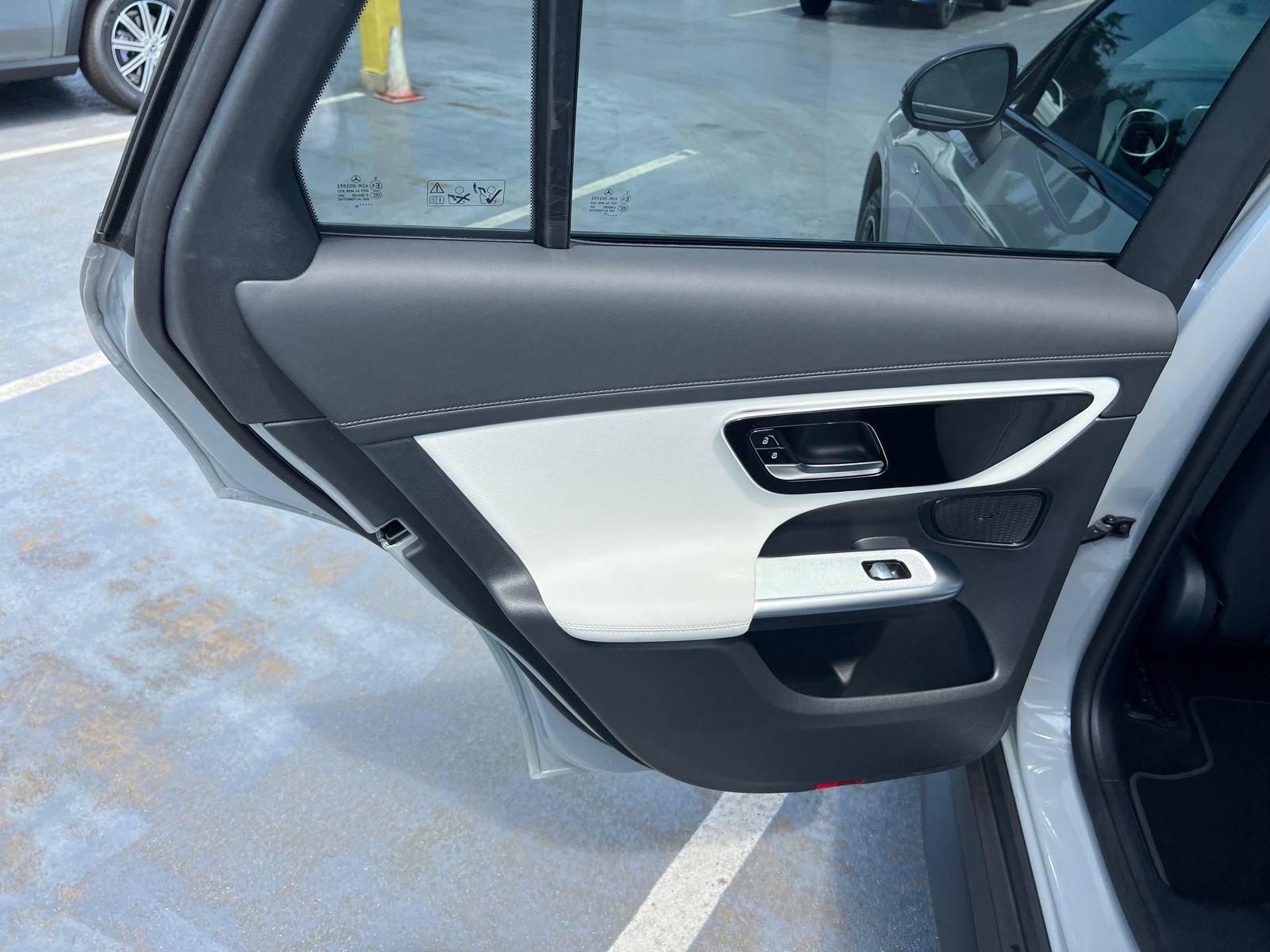 Used 2025 Mercedes-Benz GLC 350e 4MATIC w/ AMG Line image 17
