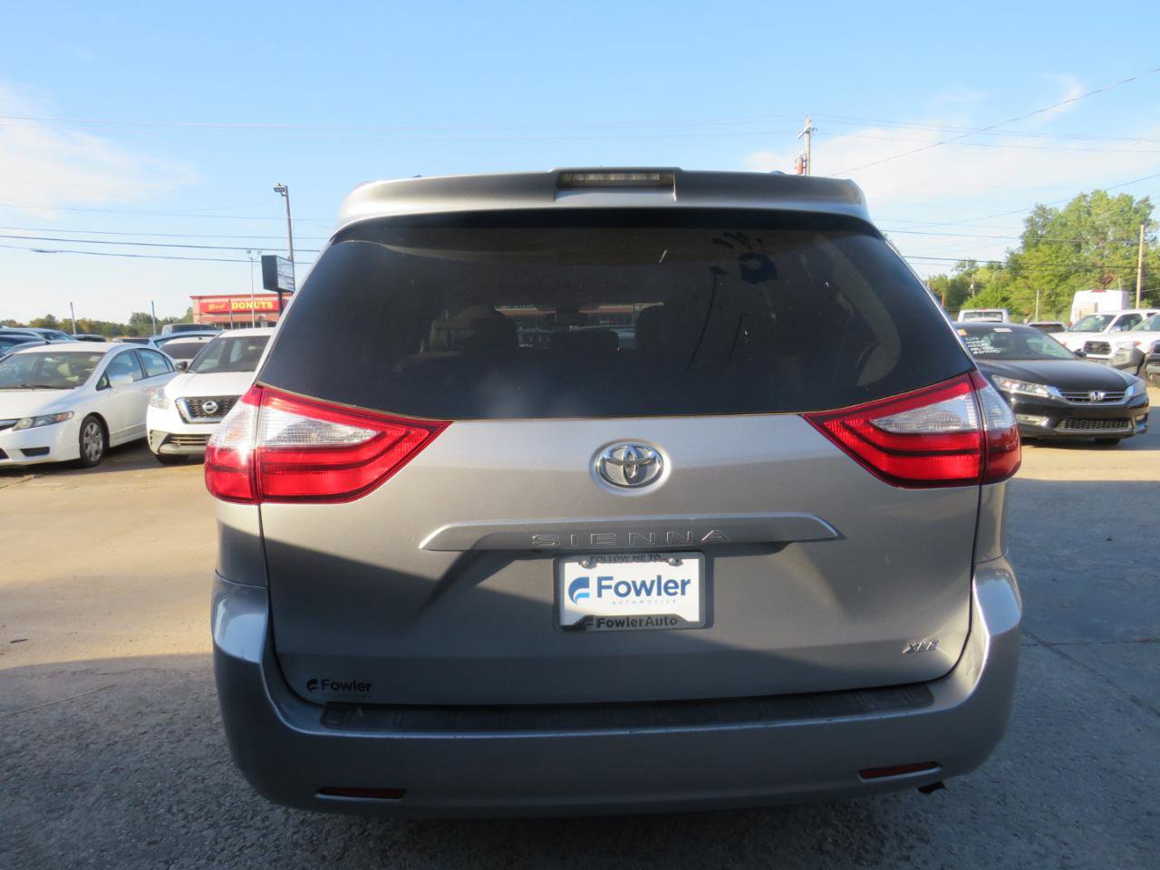 Used 2018 Toyota Sienna XLE FWD image 6