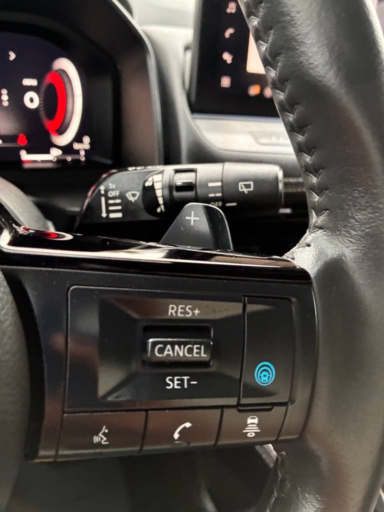 Used 2024 Nissan Rogue Platinum FWD image 27