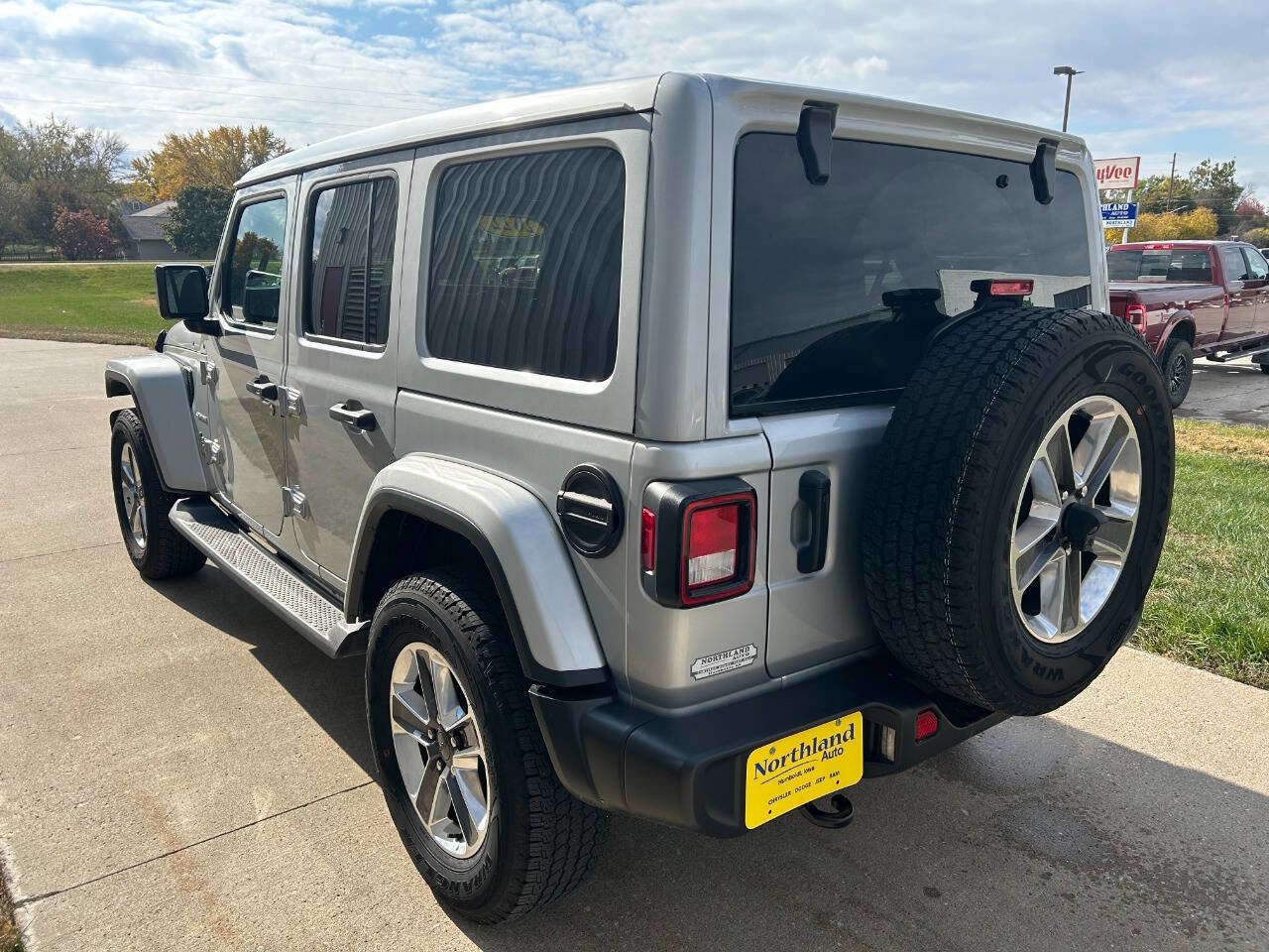 Used 2022 Jeep Wrangler Unlimited Sahara w/ Cold Weather Group image 5