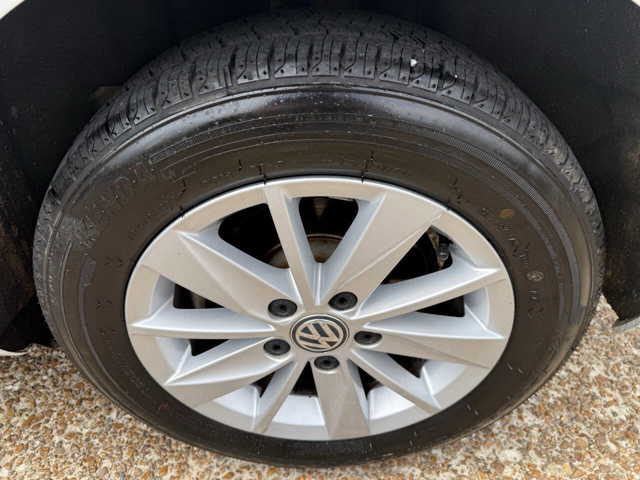 Used 2017 Volkswagen Golf S image 19