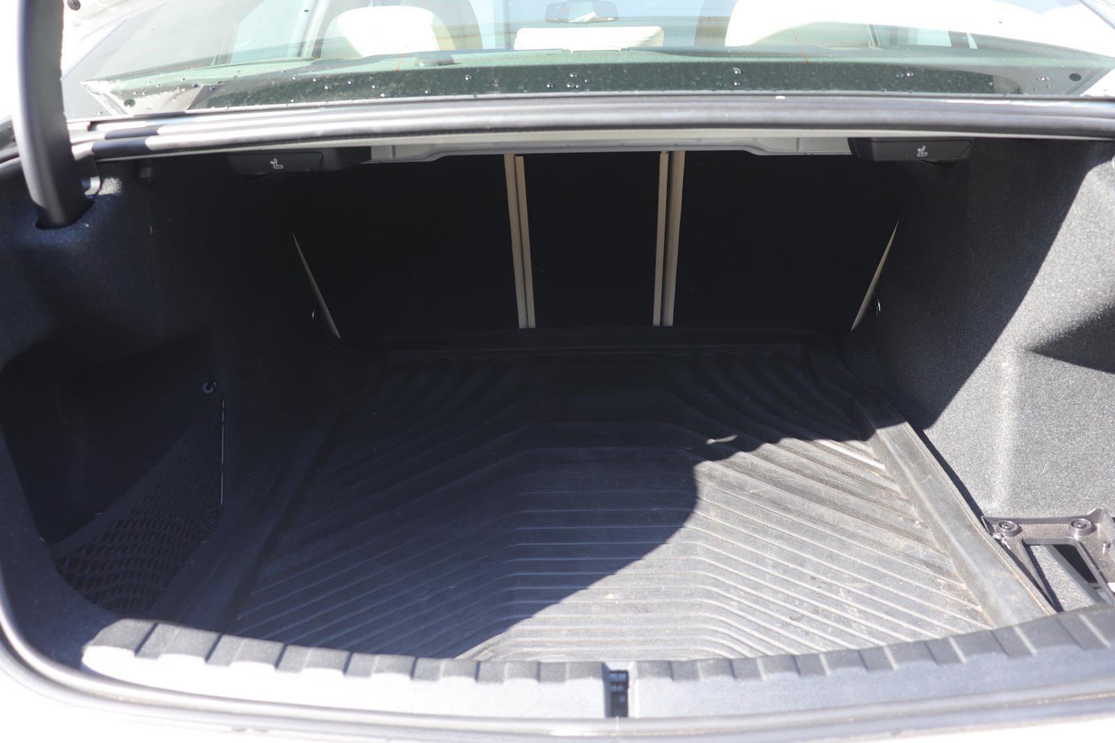 Used 2023 BMW 330i Sedan w/ Premium Package image 13