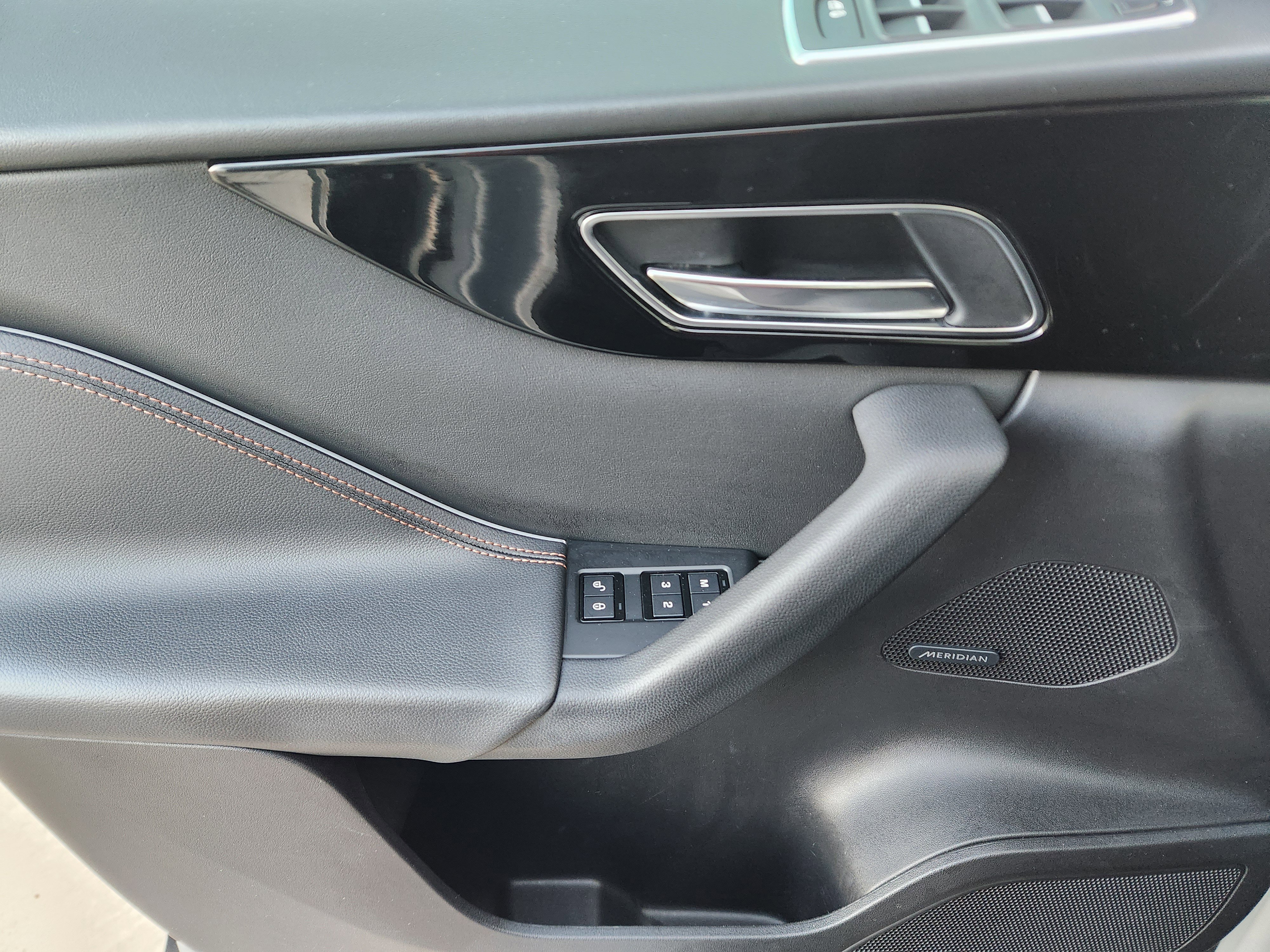 Used 2018 Jaguar F-PACE Prestige image 23