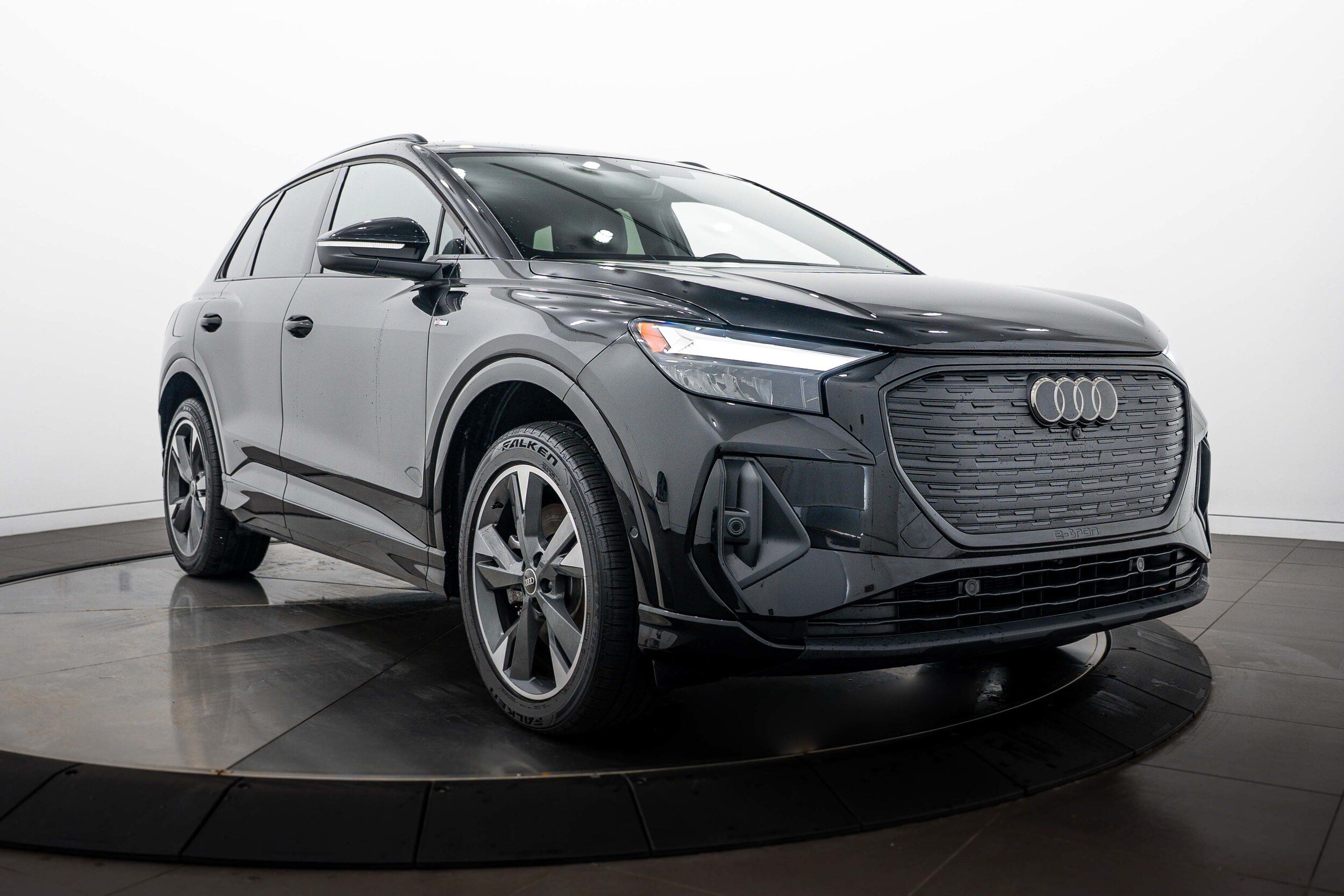 Certified 2023 Audi Q4 e-tron Premium Plus w/ Premium Plus AWD/4WD image 2