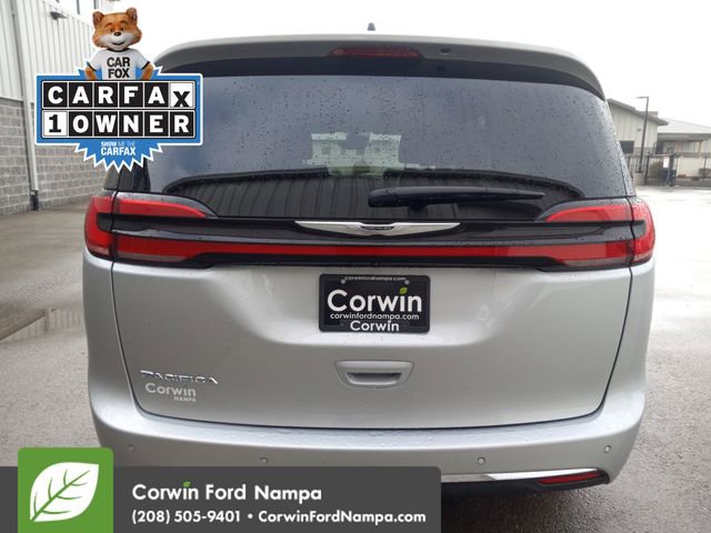 Used 2024 Chrysler Pacifica Touring-L image 4