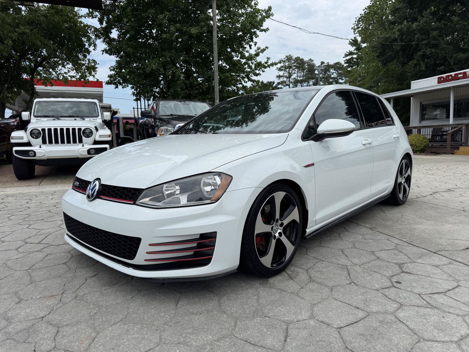 Used 2015 Volkswagen GTI SE FWD image 9